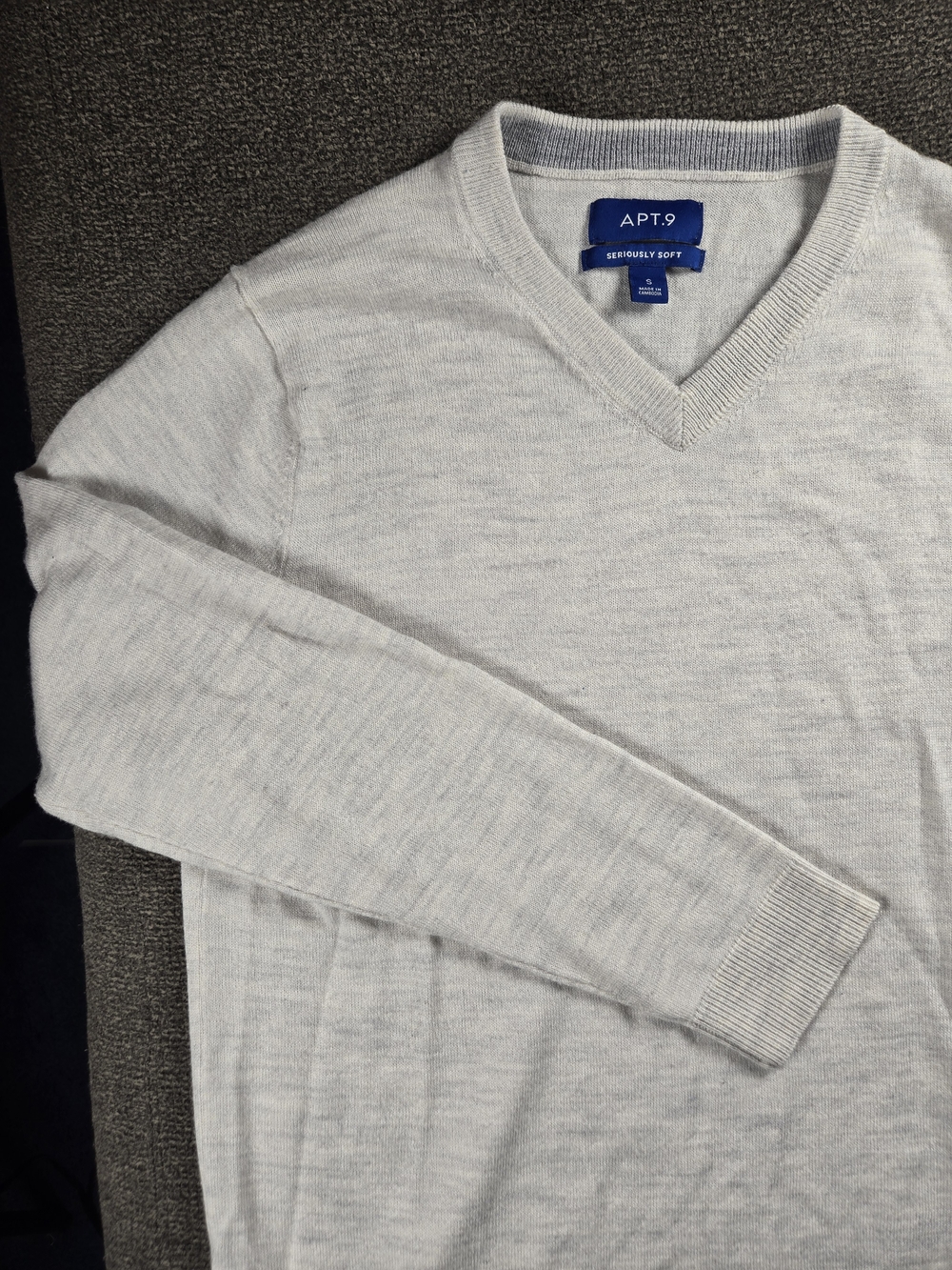 Apt. 9 Men's Light Gray V-Neck Sweater Versatile Soft Neutral Classic